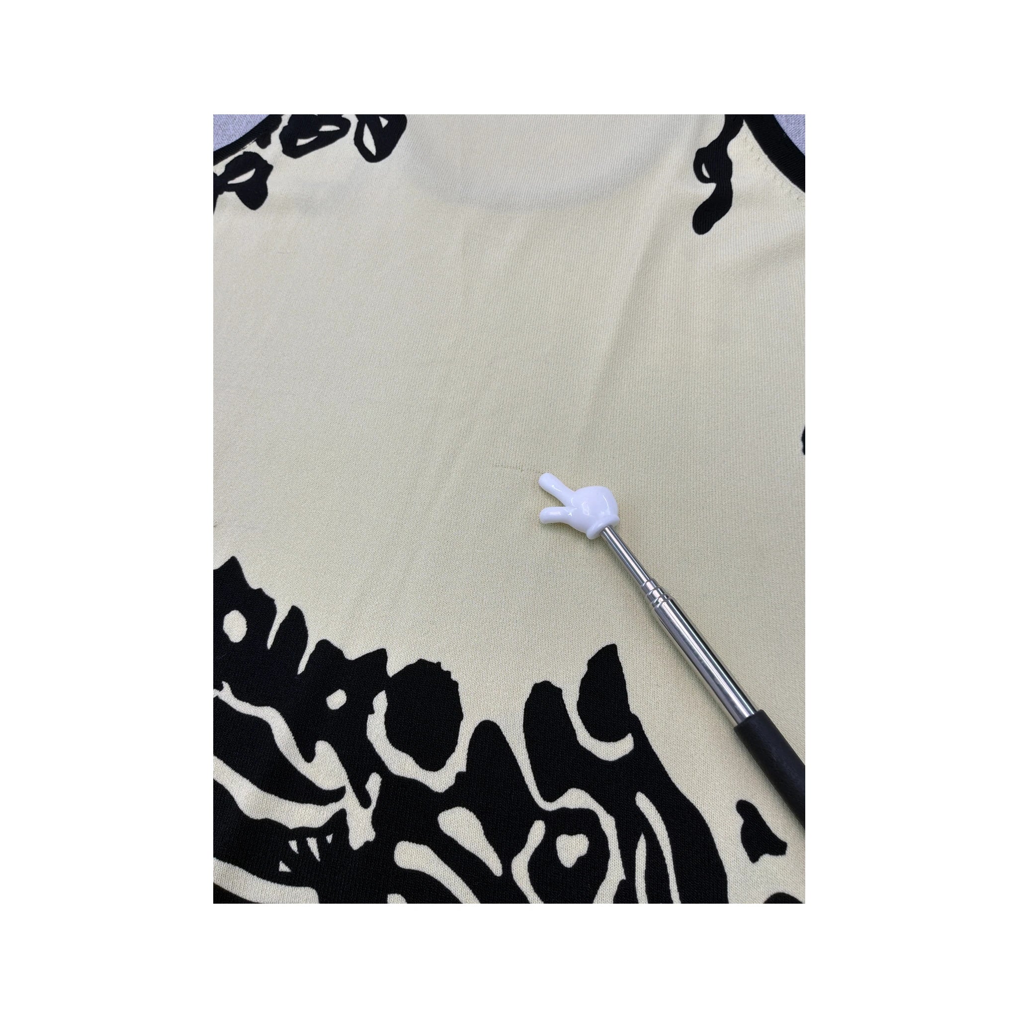 Top de alças JELO com Tachas e estampado abstrato