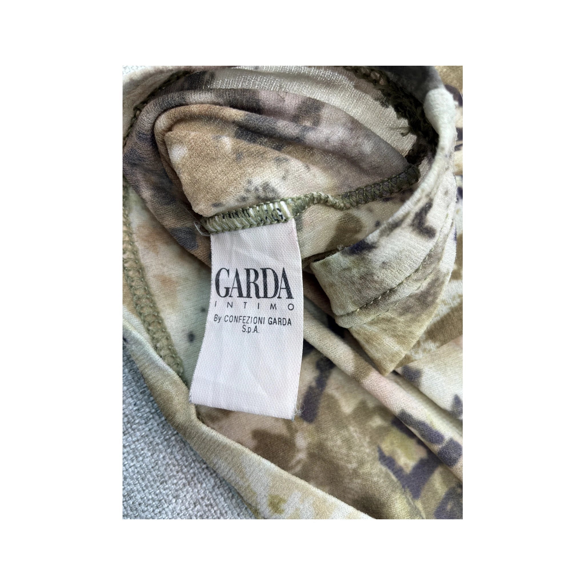 Top de alças Garda com estampado abstrato e Texto