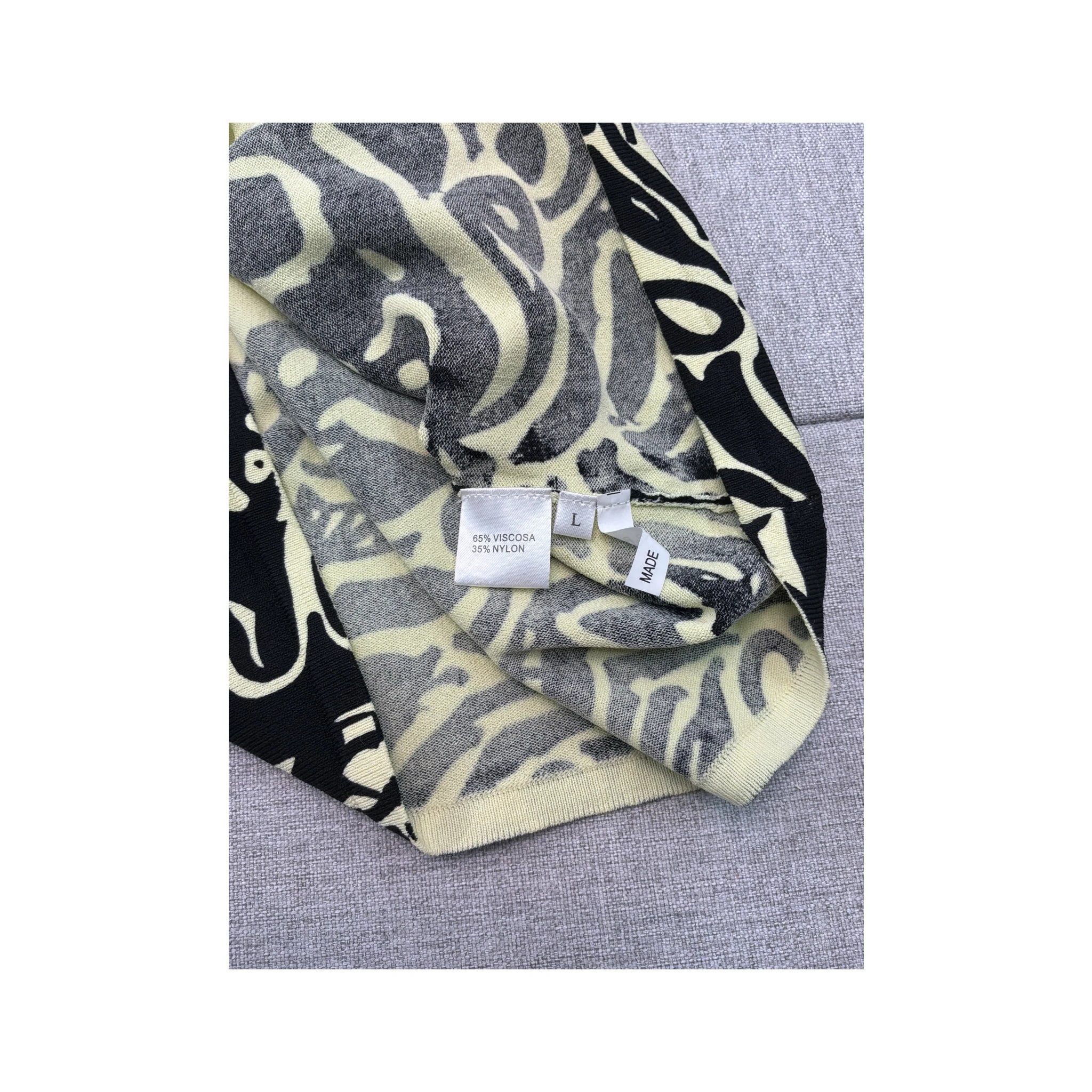 Top de alças JELO com Tachas e estampado abstrato