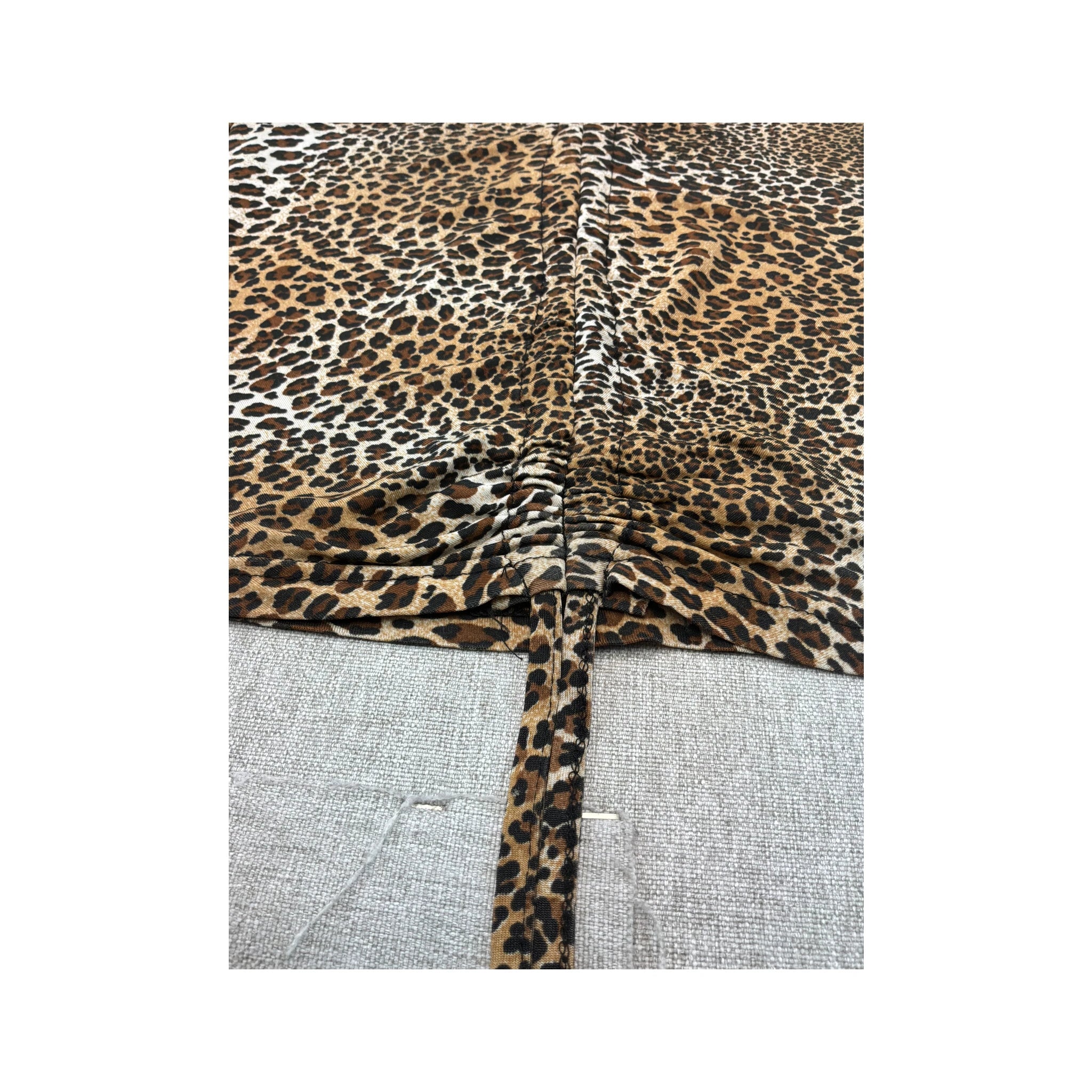 Blusa You & Me Italia Franzida com Nó à Frente e estampado de Leopardo