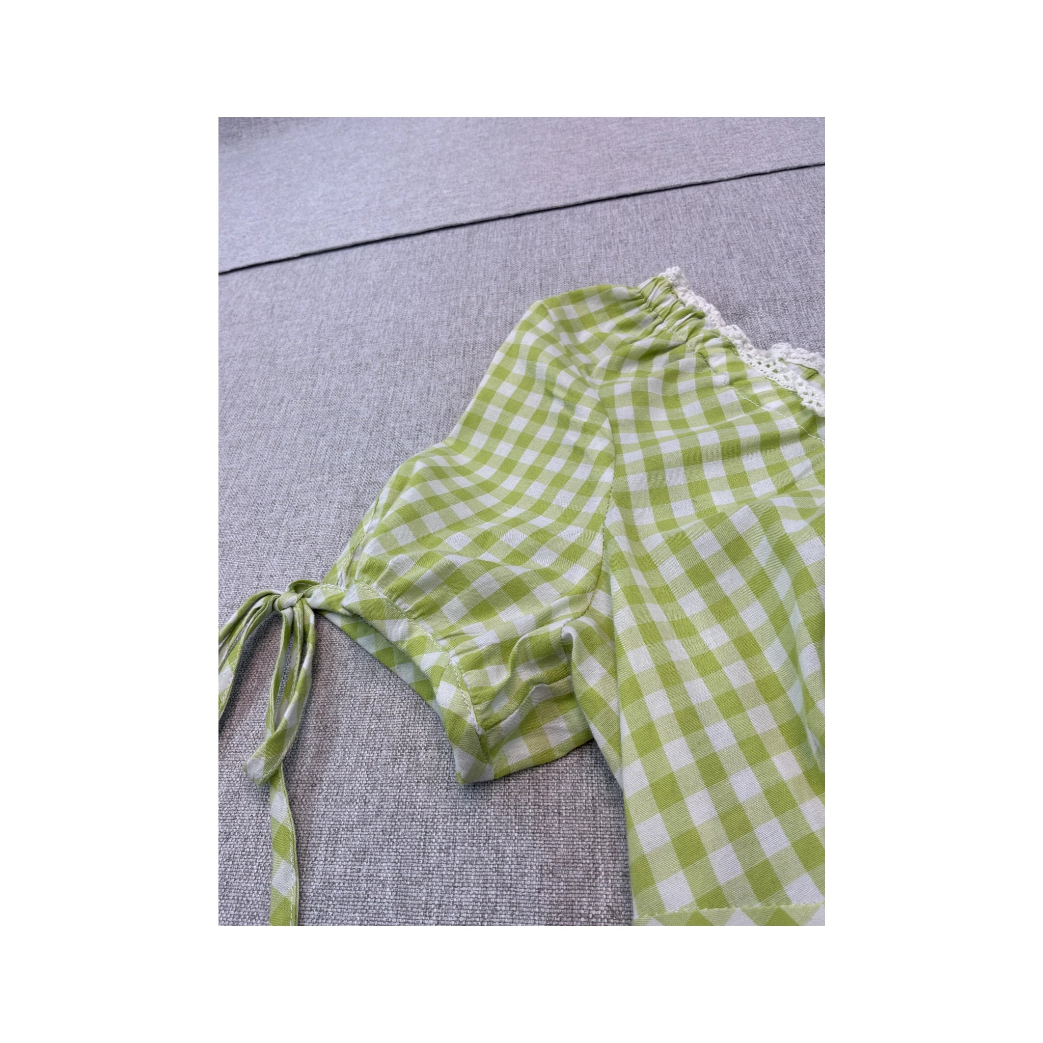 Blusa Camponesa Birkhahn Mode em xadrez Vichy com Acabamento em renda