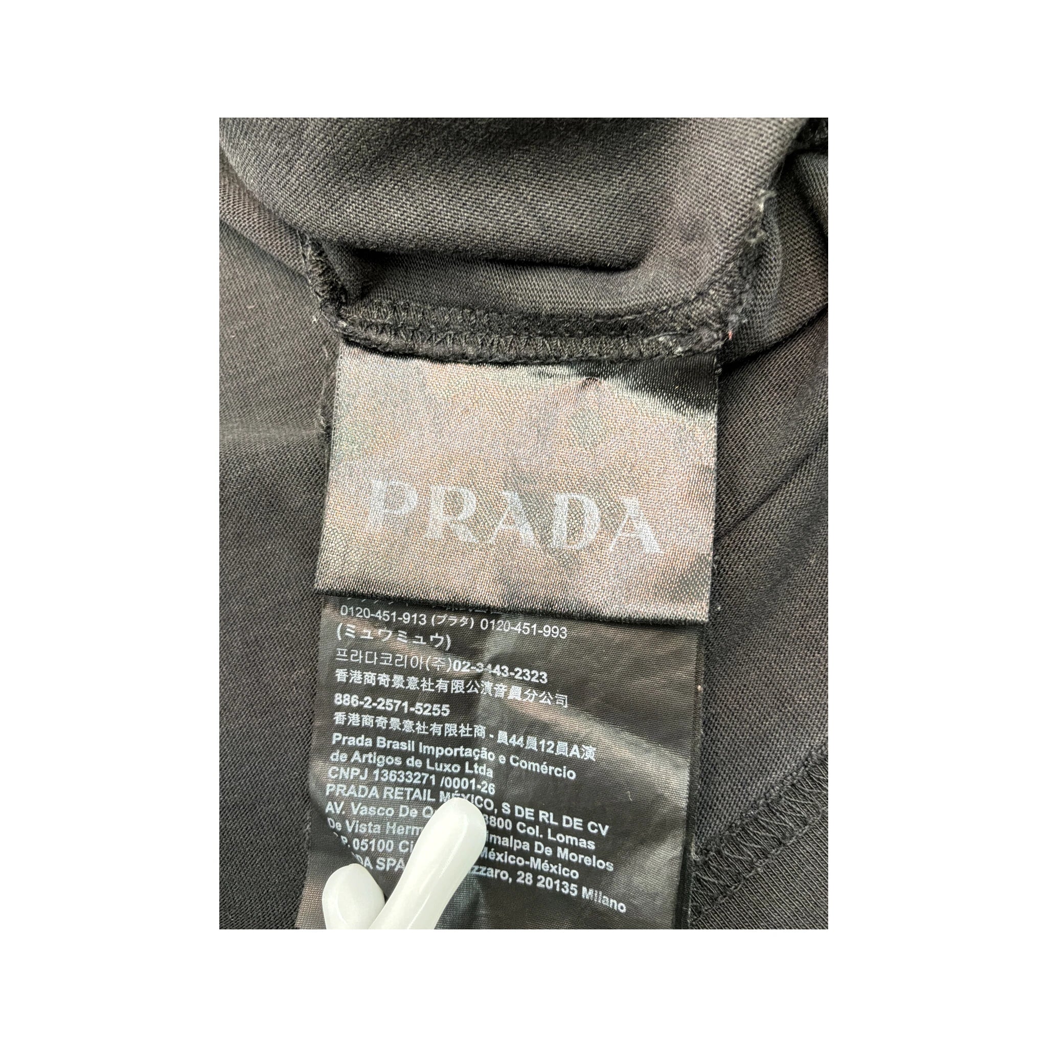 T-shirt utilitária Prada com Ombros Contrastantes