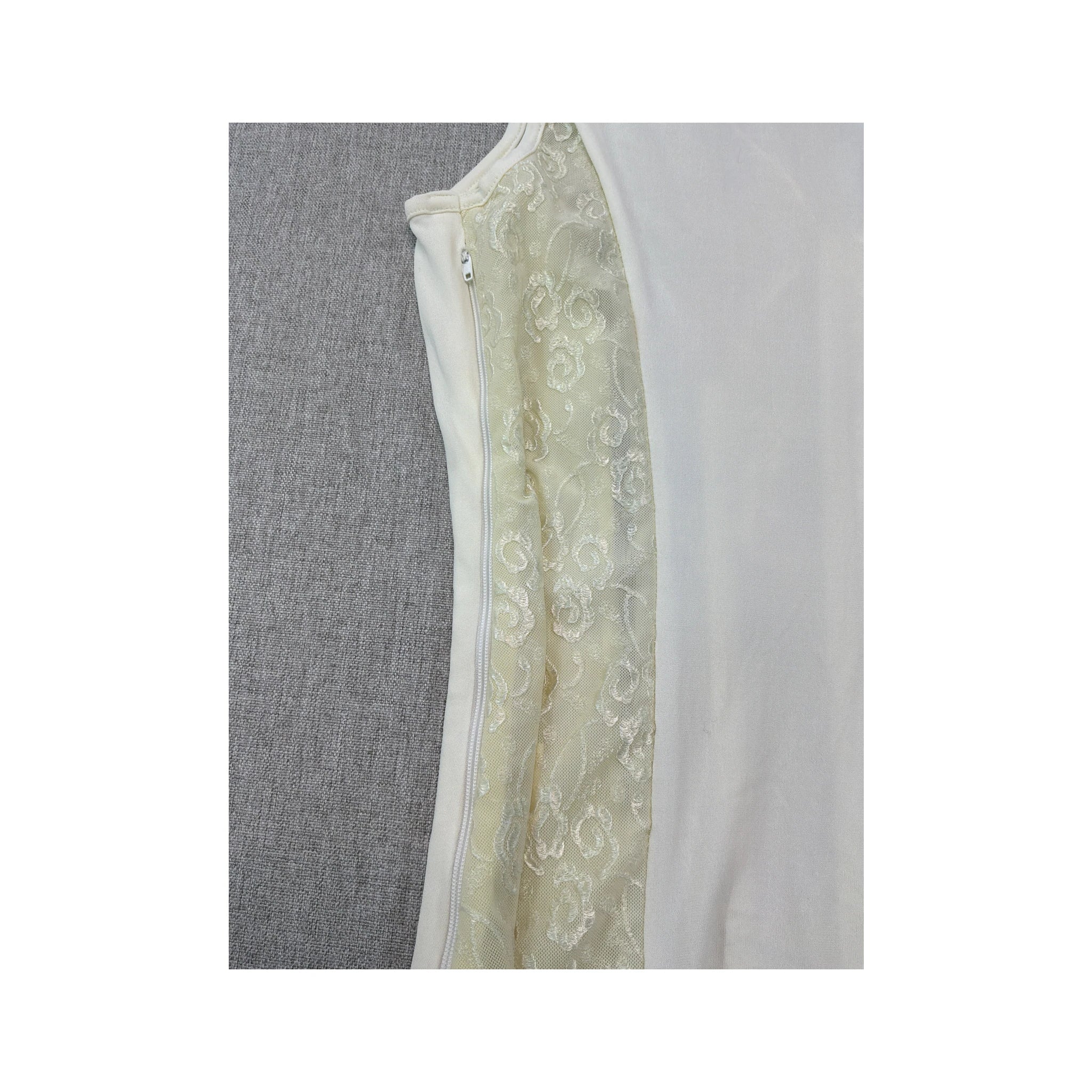 Blusa Cristina Effe sem mangas com Atilhos e Painel de renda