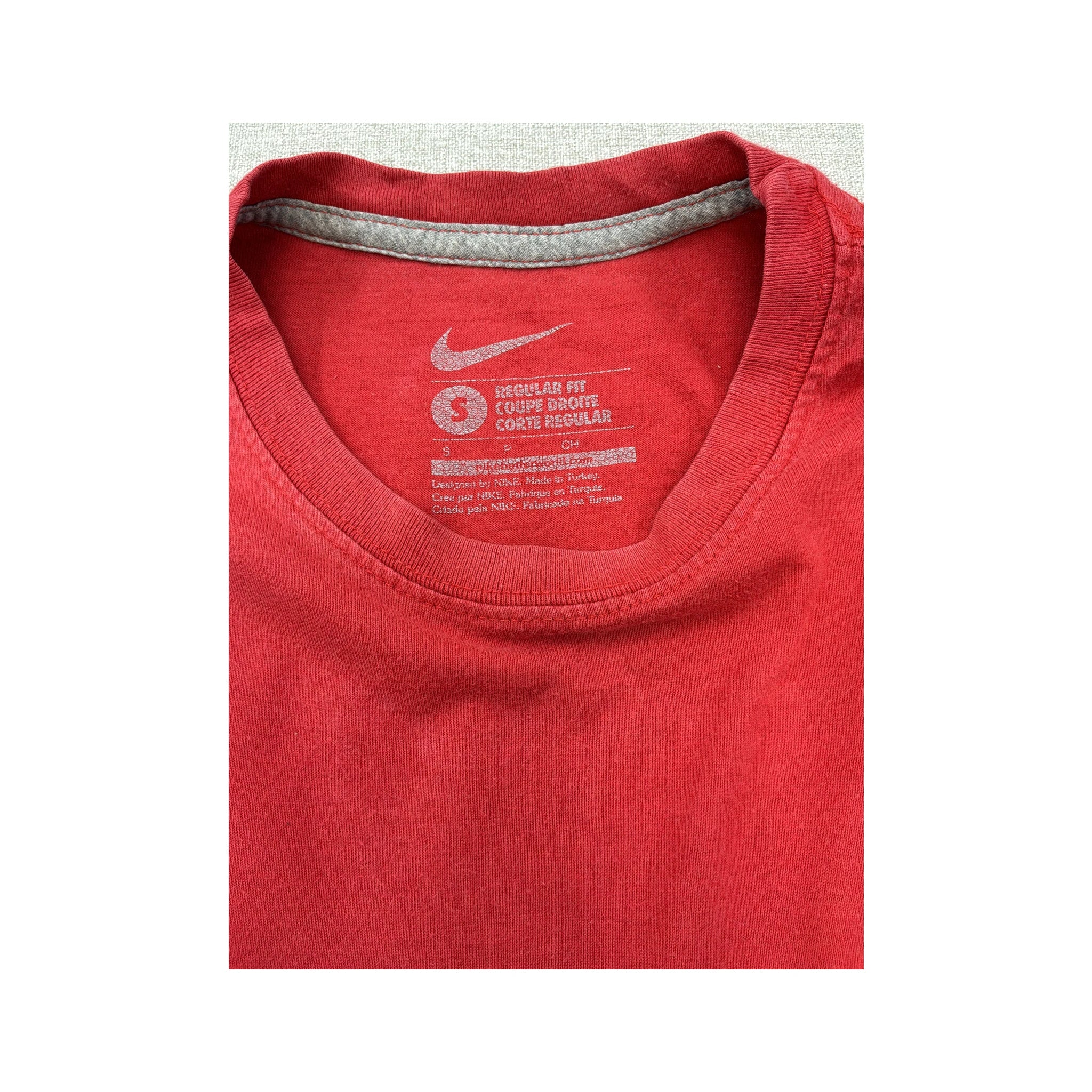 Camisa de gola Redonda Nike com Swoosh Minimalista