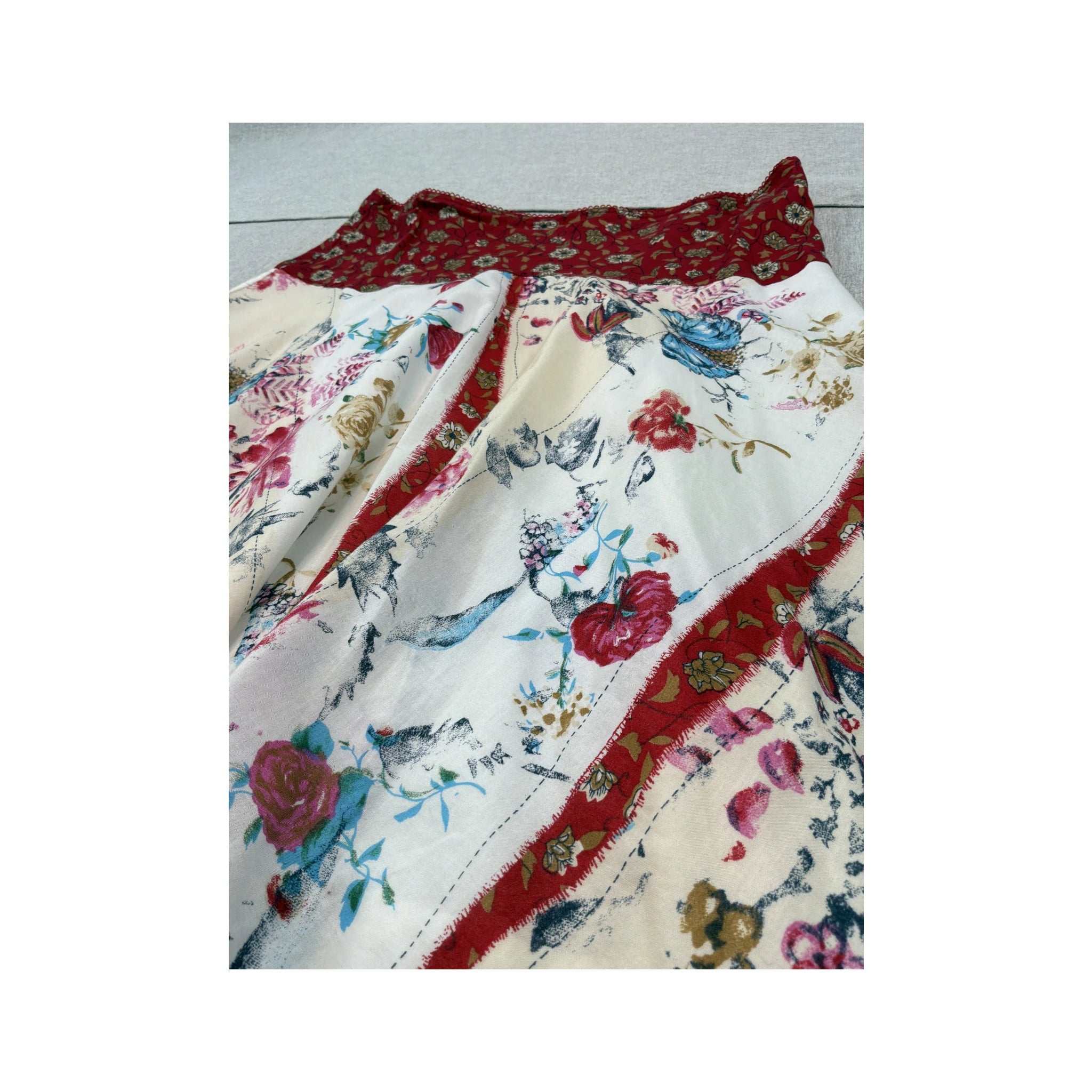 Saia Pollera em Camadas com estampado floral e de Borboleta