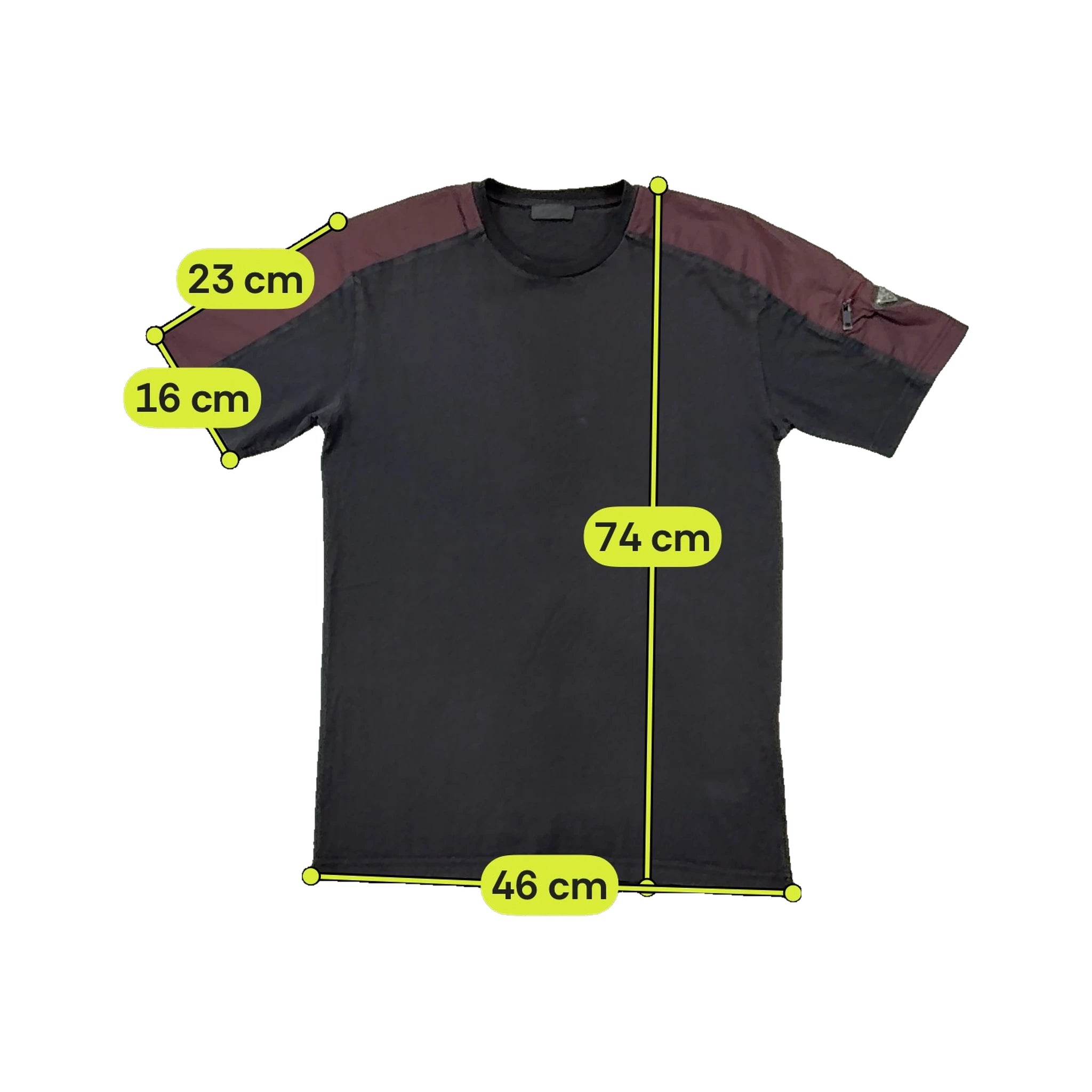 T-shirt utilitária Prada com Ombros Contrastantes