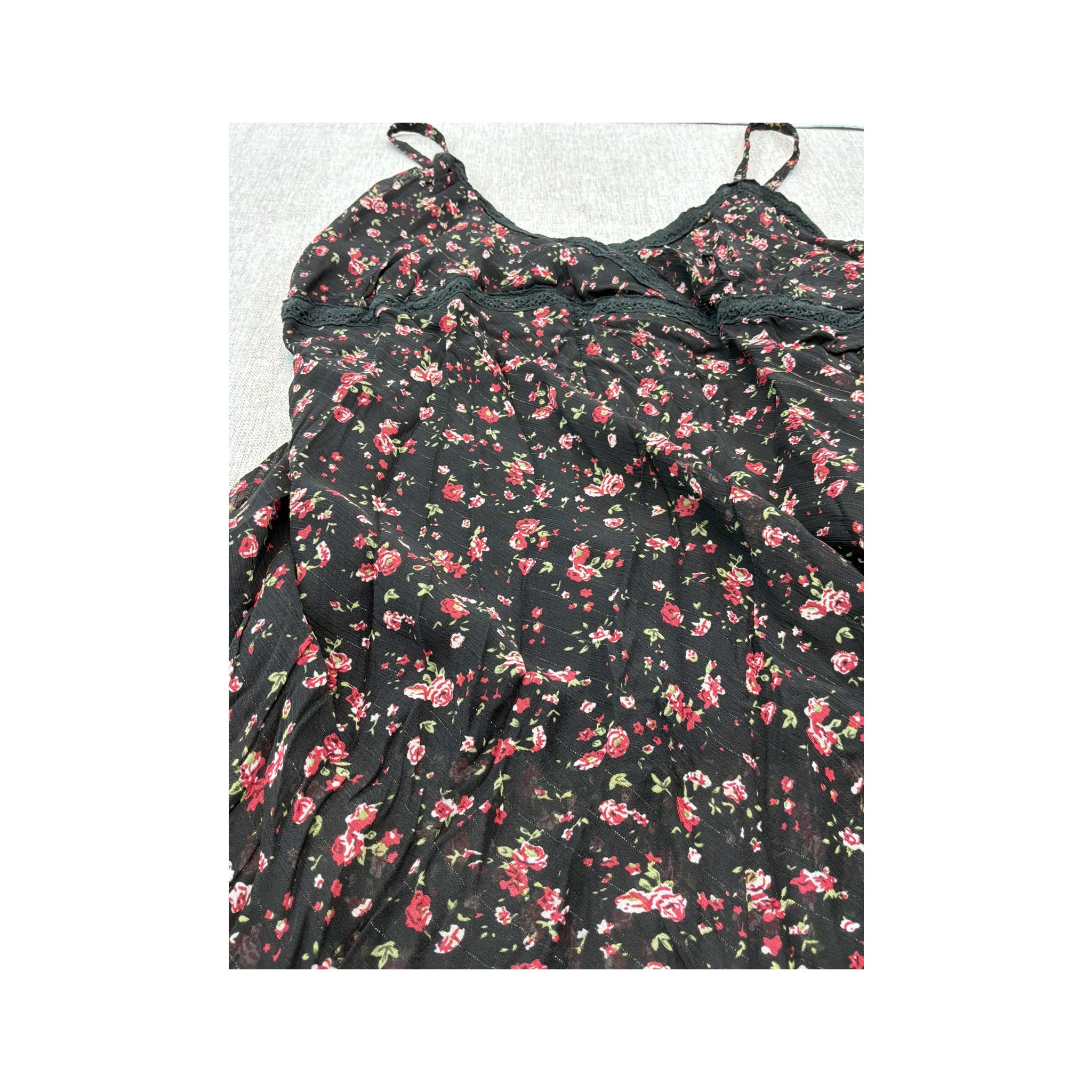 Top de alças Bluoltre floral com Acabamento em renda