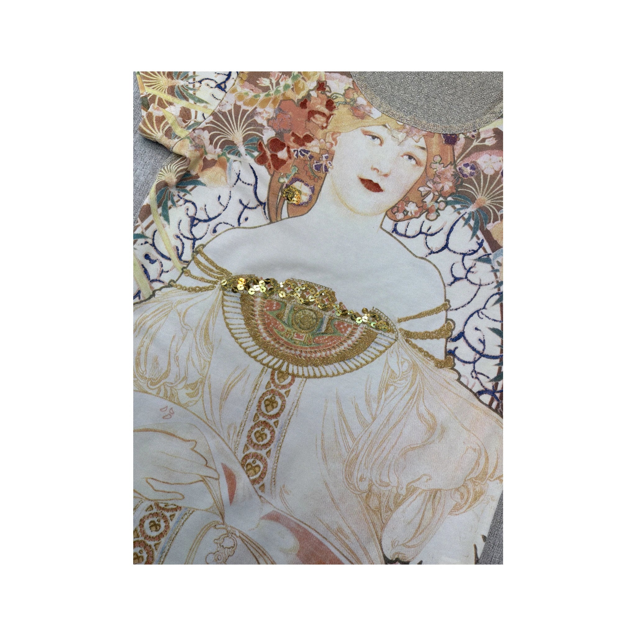 T-shirt Miss Sixty Luxury com estampado Art Nouveau e Lantejoulas