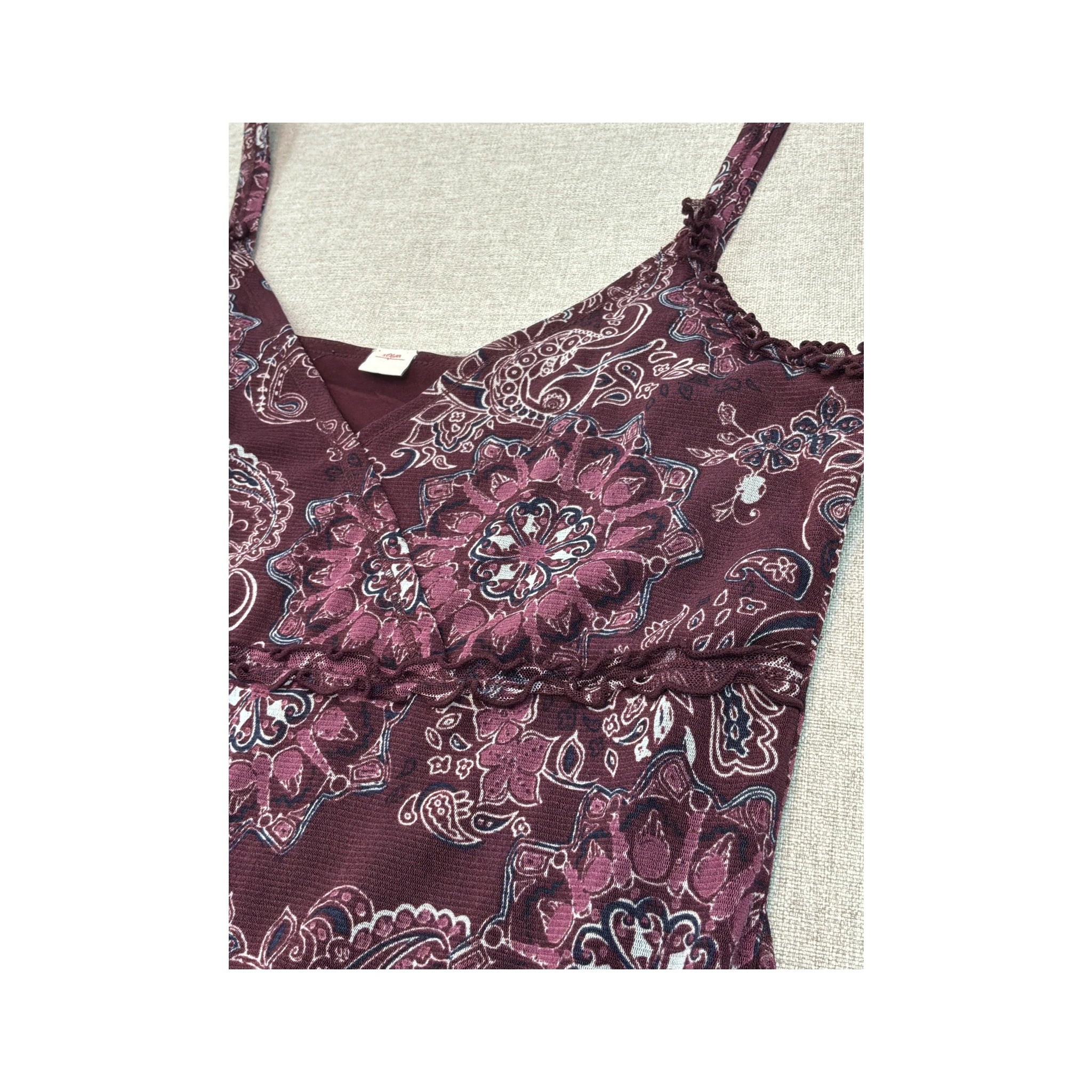 Vestido Lingerie s.Oliver com estampado Paisley e Acabamento de Folhos