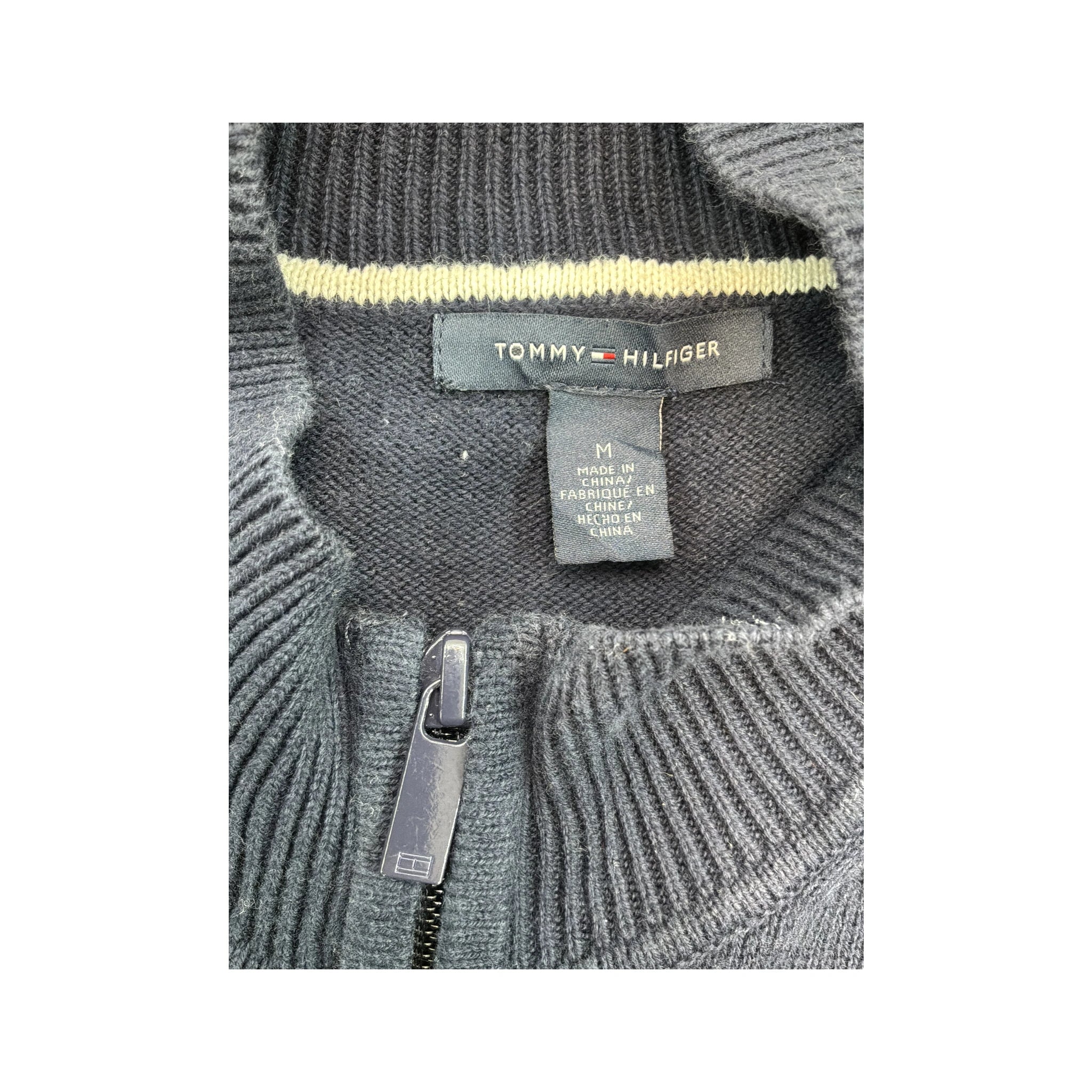 Camisola Tommy Hilfiger Canelada em algodão com Meia gola e Fecho Total