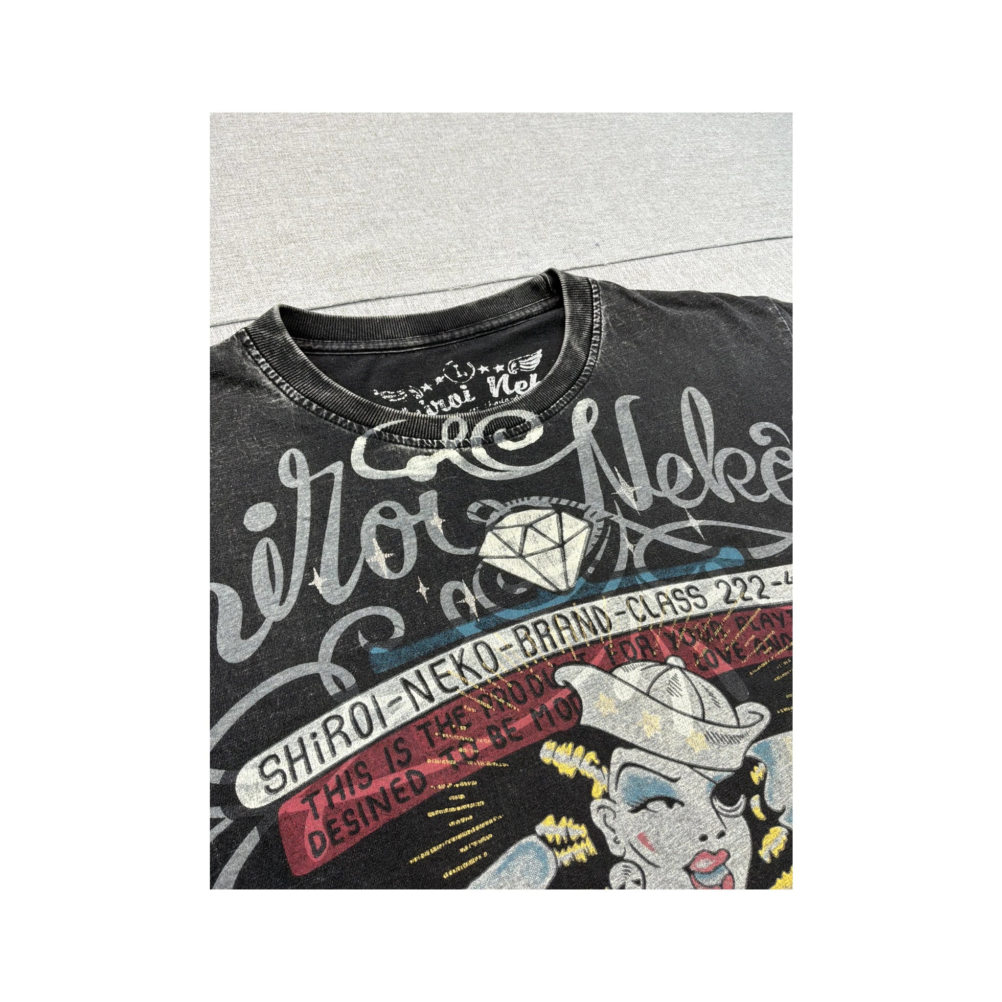 T-shirt Shiroi Neko em algodão com estampado de Caveira e Pinup