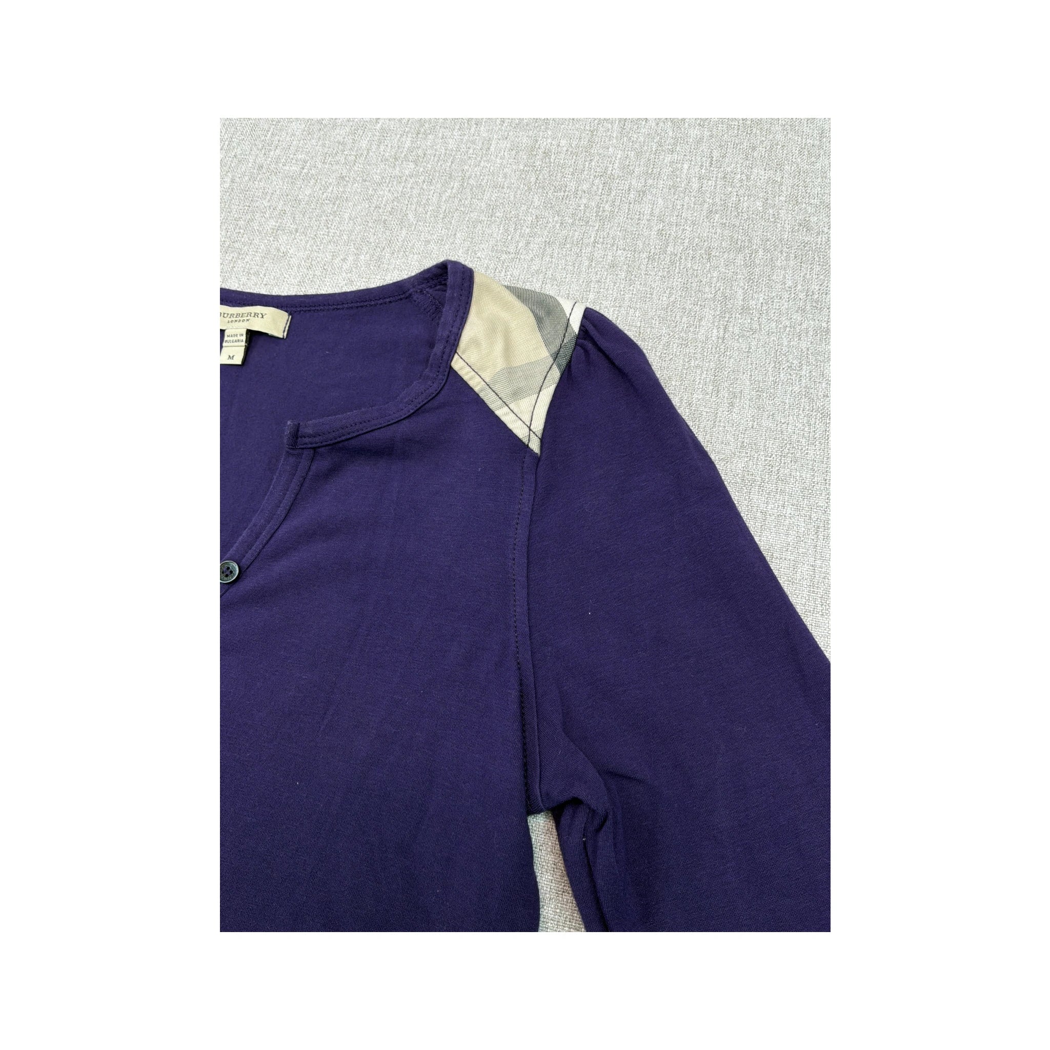 T-shirt Henley Burberry London com Nova Check nos Ombros