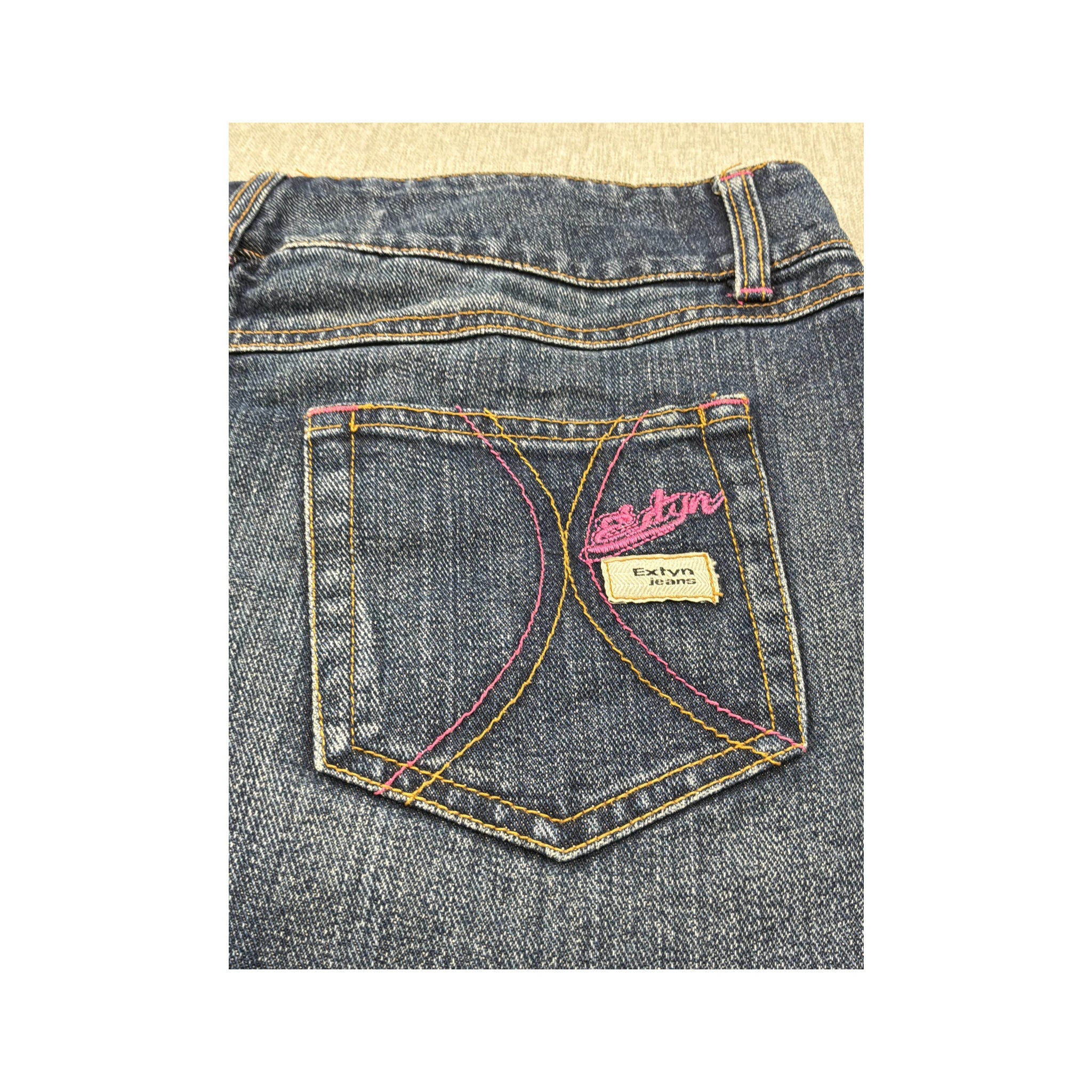 Mini saia Extyn Jeans em ganga com Costuras Contrastantes