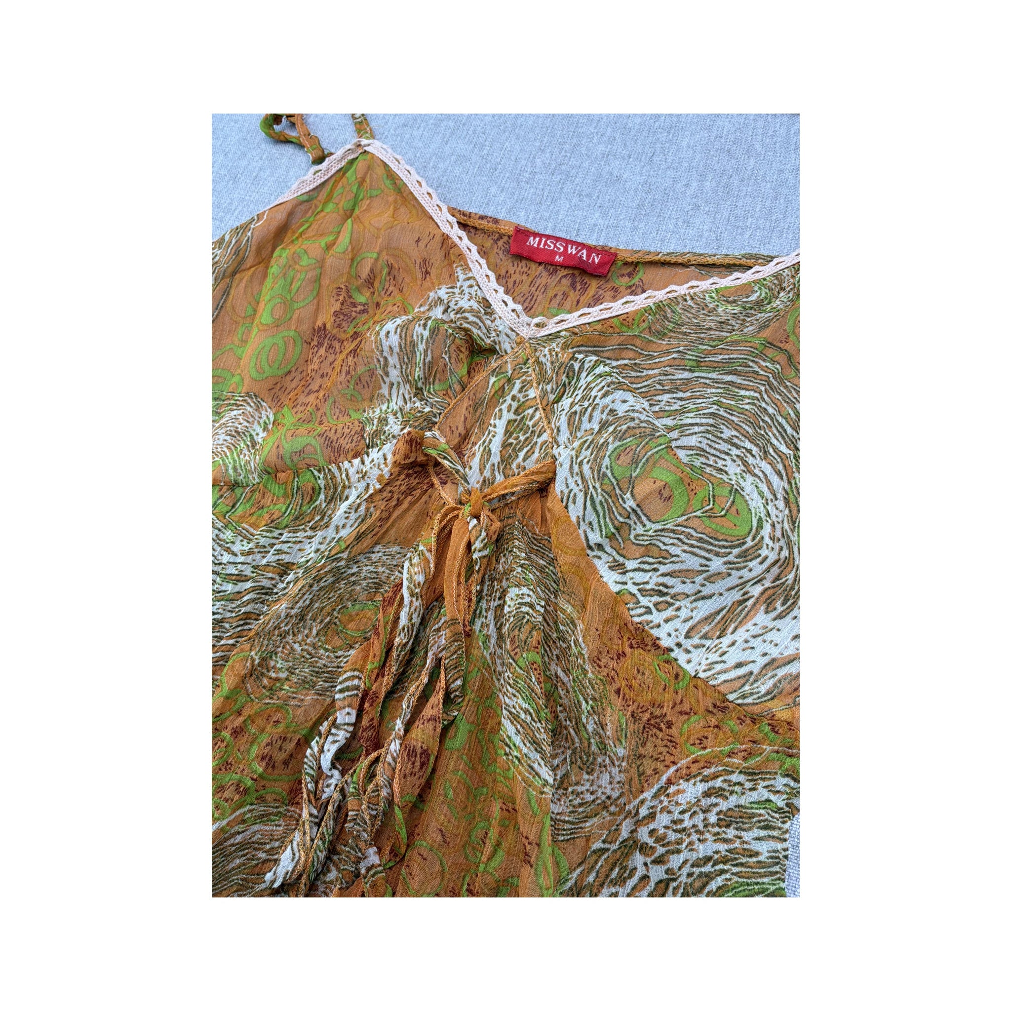 Top de alças Transparente Miss Wan com Nó à Frente e estampado abstrato