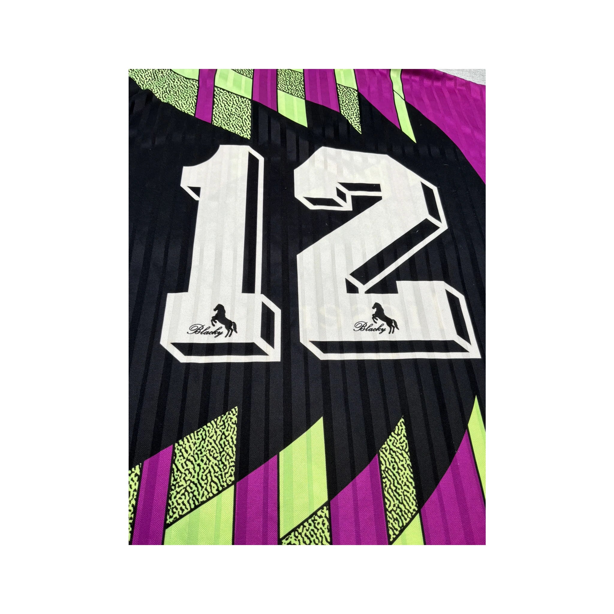Camisola de Futebol Blacky vintage às riscas Abstratas