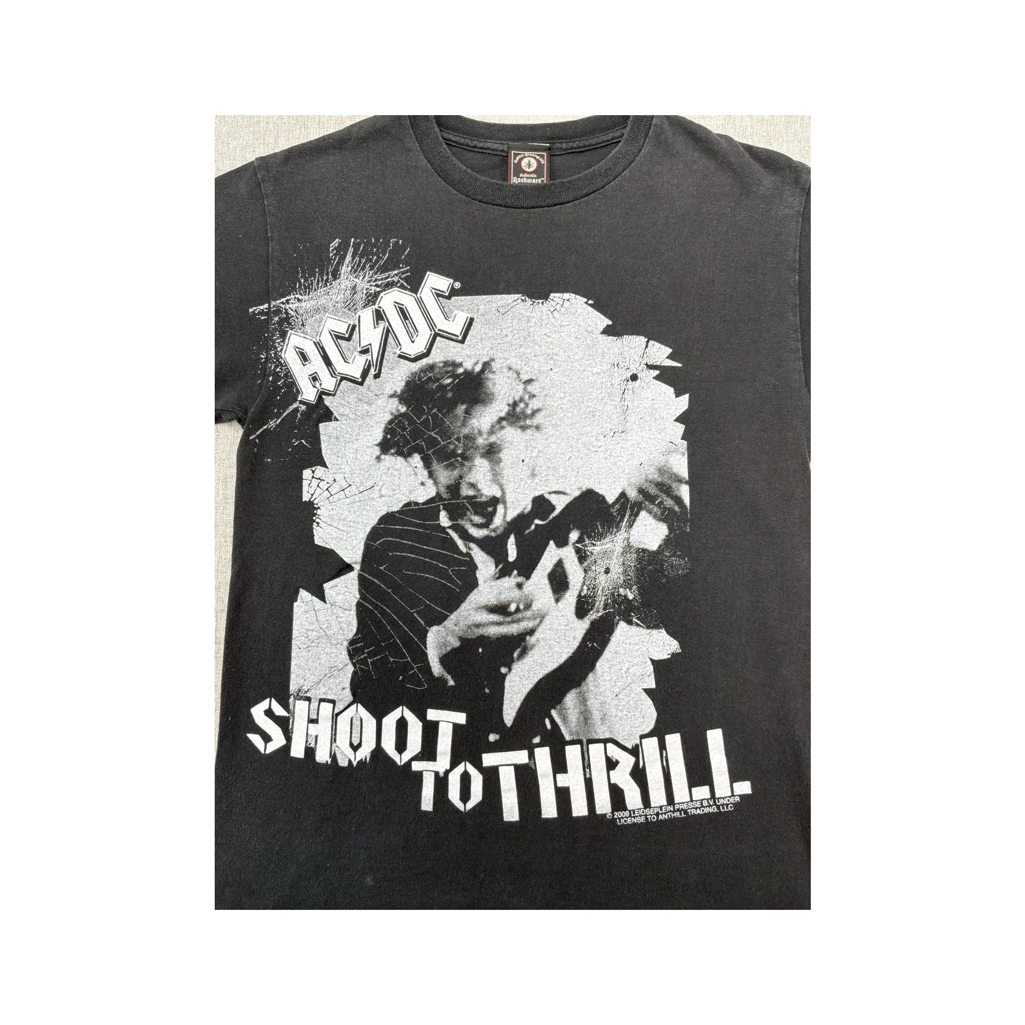 T-shirt Rockaware AC/DC Shoot to Thrill com estampado gráfico