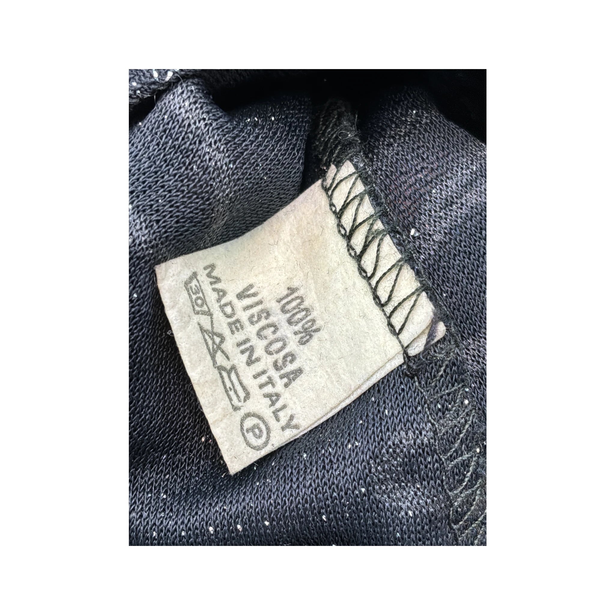 Blusa vintage preta em Viscose Texturada Brilhante com estampado floral