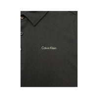 Polo Calvin Klein preto com logótipo