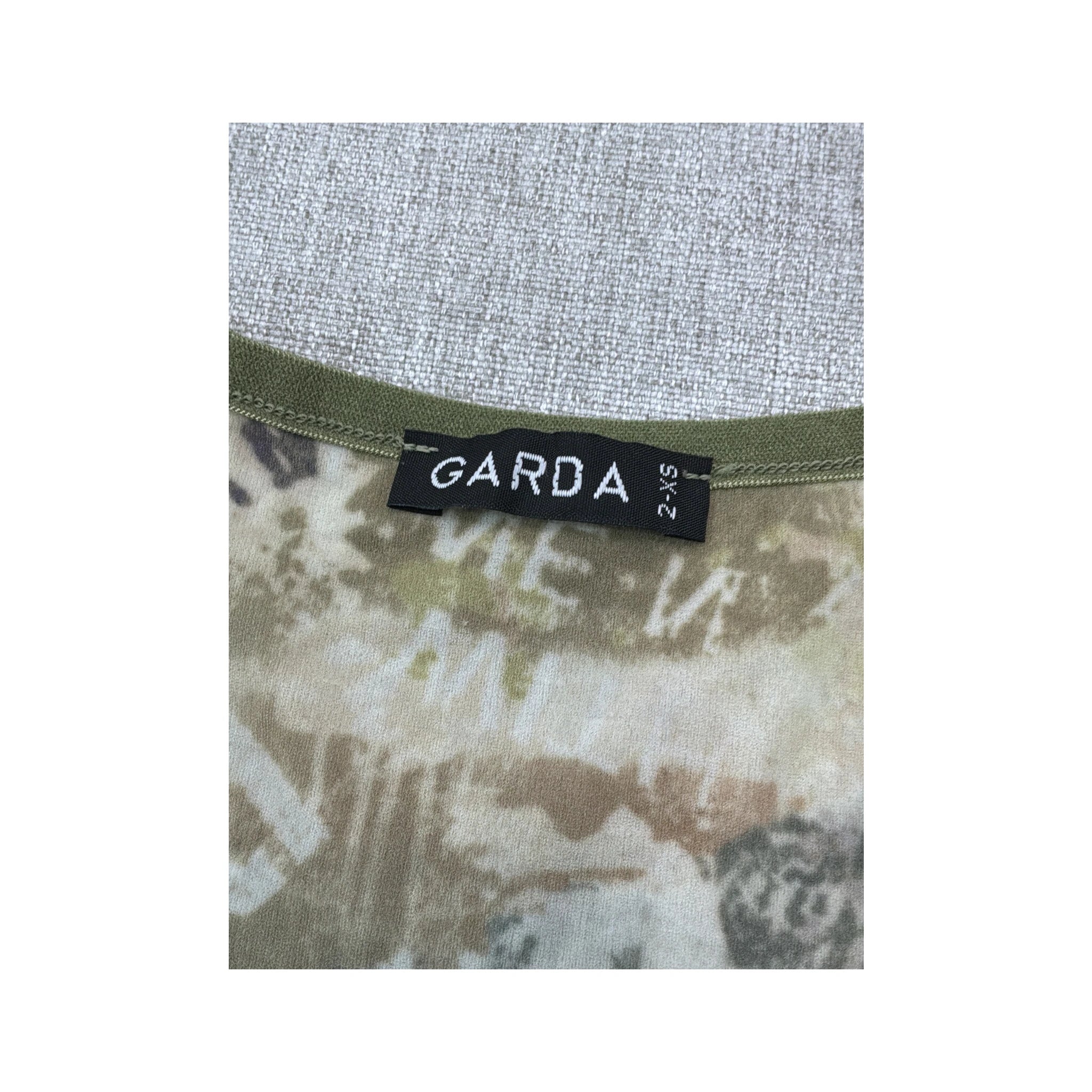 Top de alças Garda com estampado abstrato e Texto
