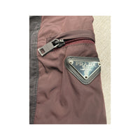 T-shirt utilitária Prada com Ombros Contrastantes