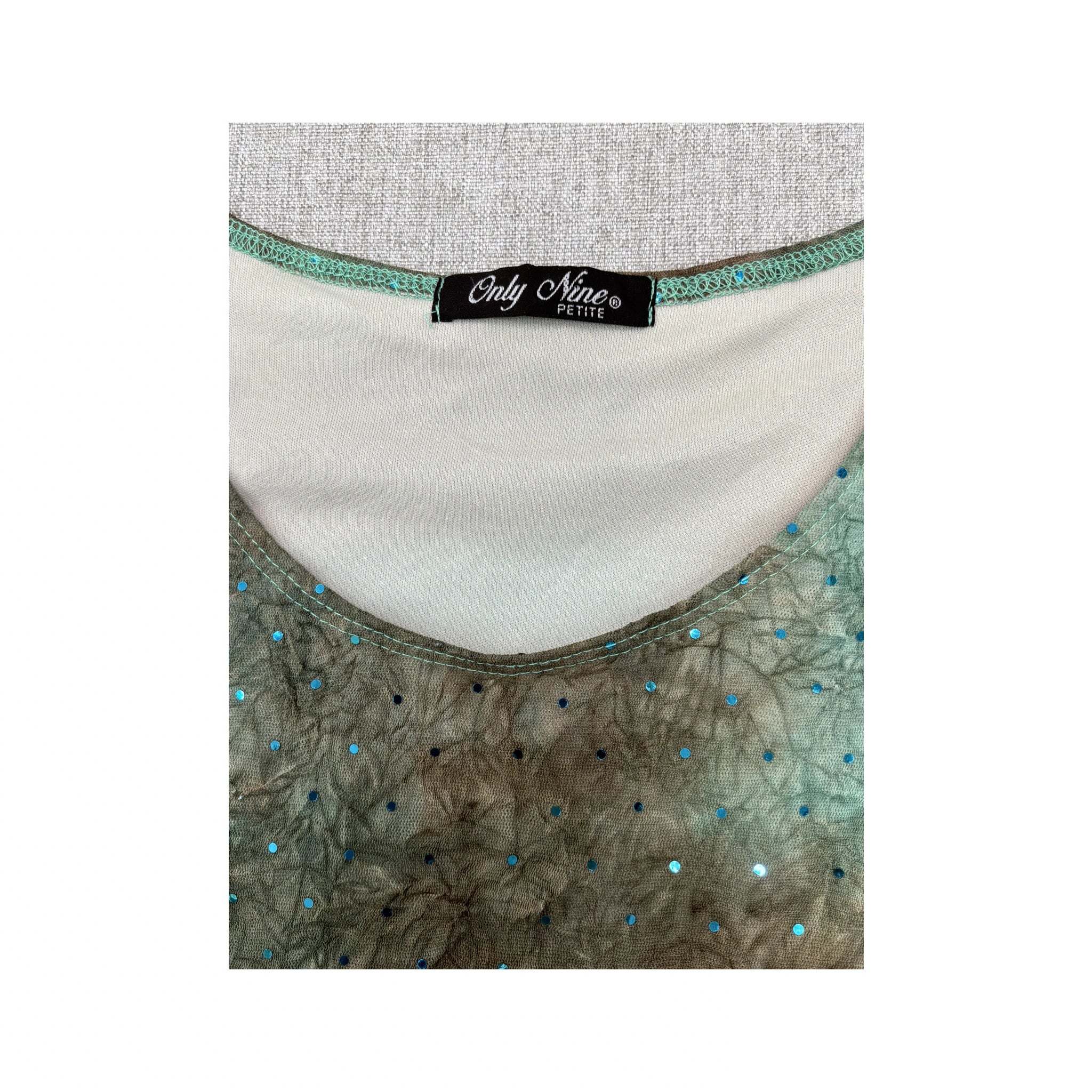 Blusa Only Nine Petite em Rede Tie-Dye com Lantejoulas
