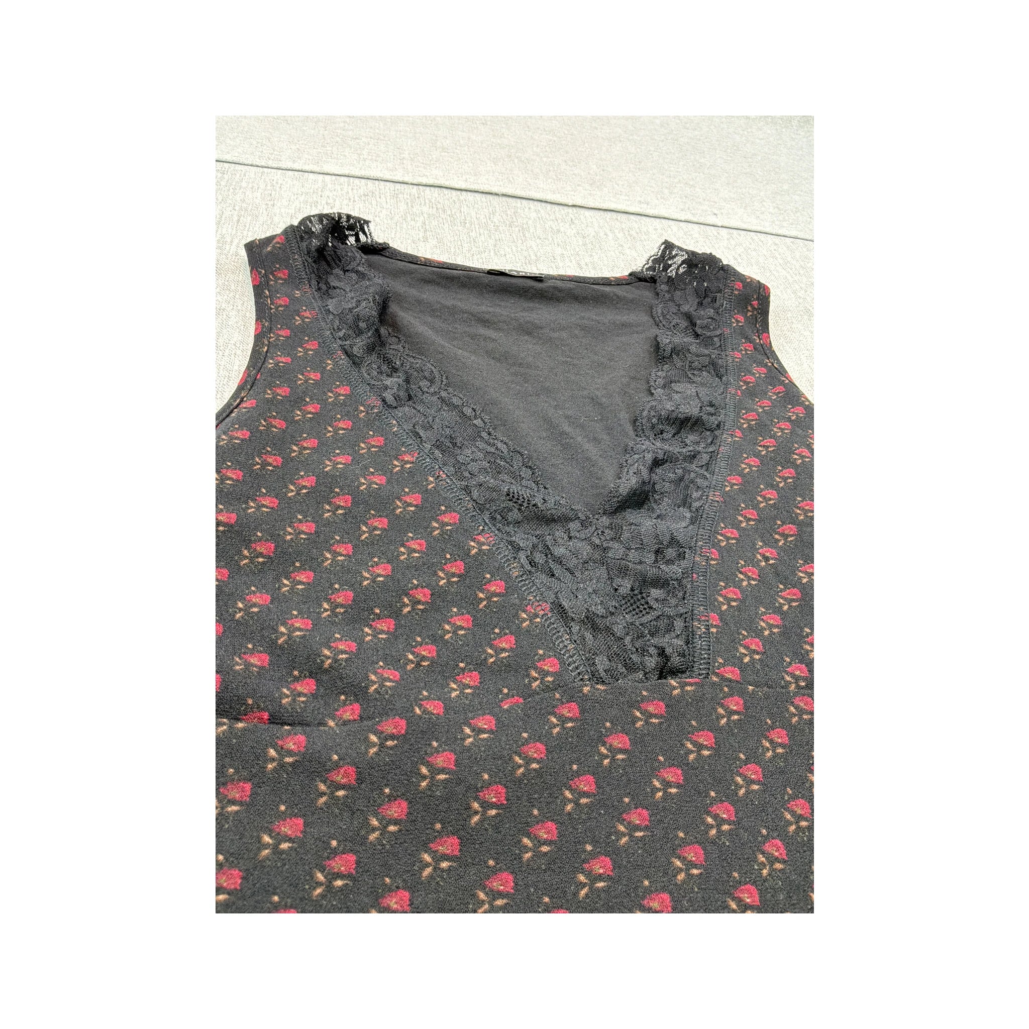 Phard Floral Lace Trim Tank Top