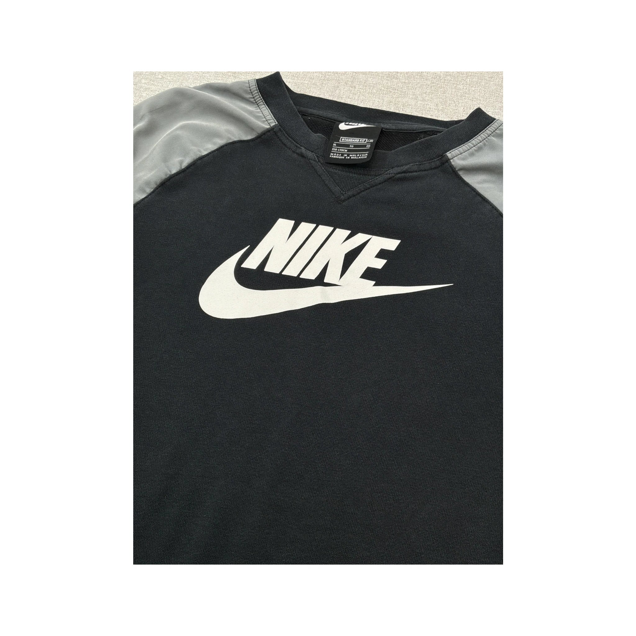 Nike Colorblock Raglan Crewneck Sweatshirt