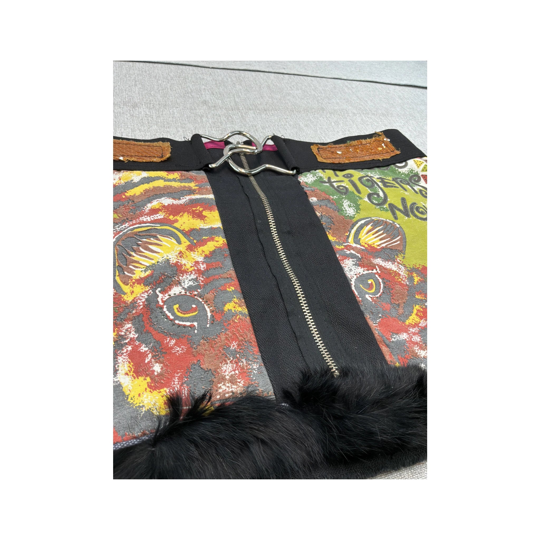 Mini saia CyBerg vintage com estampado de Tigre e Acabamento em Pelo