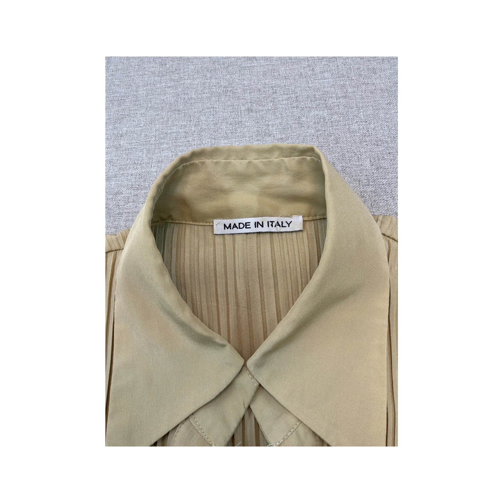 Vintage Made in Italy Ribbed Pleated 3 4 Sleeve Button Up Shirt