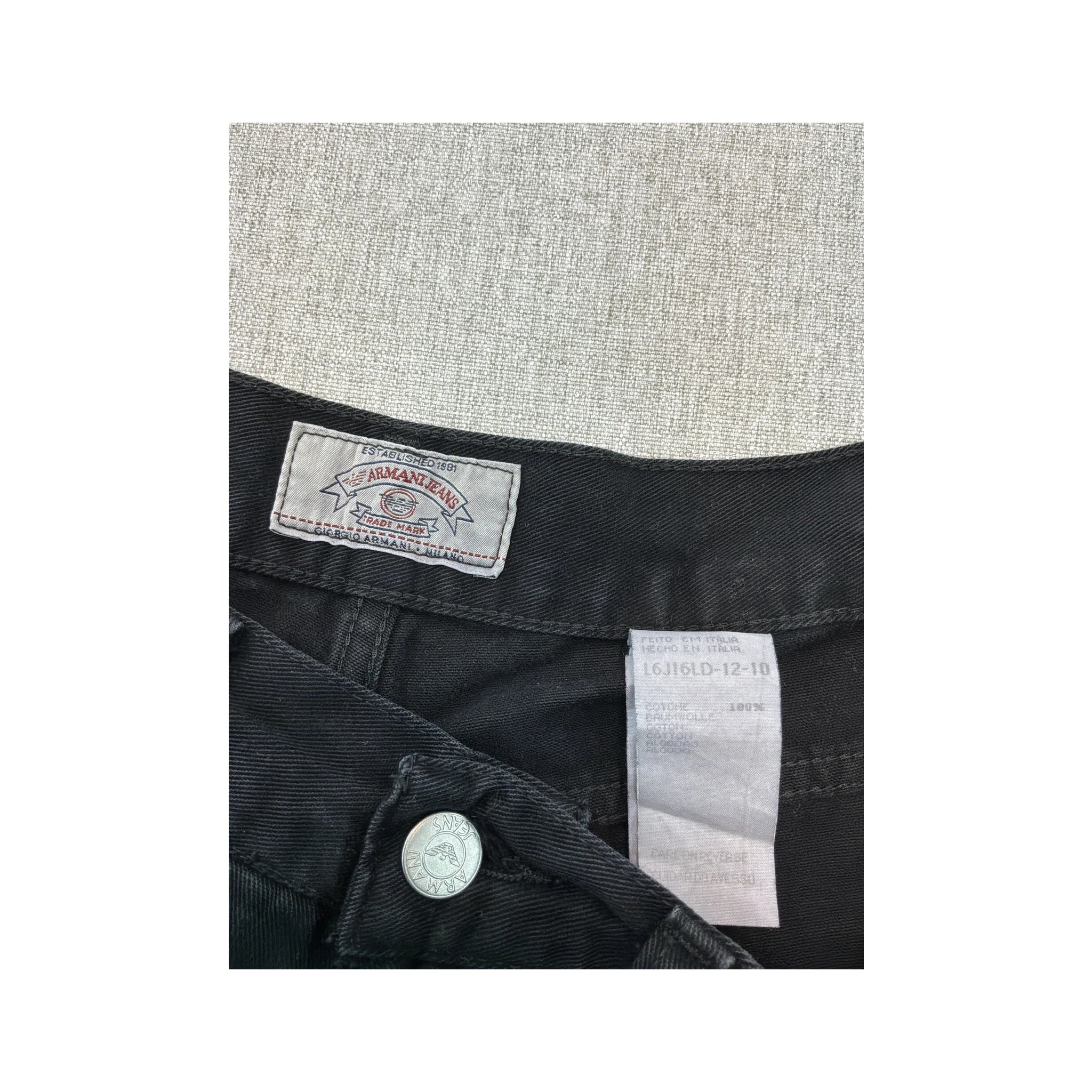 Calças de ganga Armani Jeans pretos de perna direita