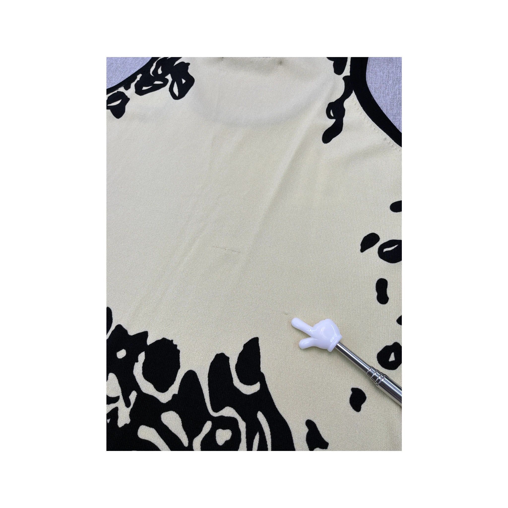 Top de alças JELO com Tachas e estampado abstrato