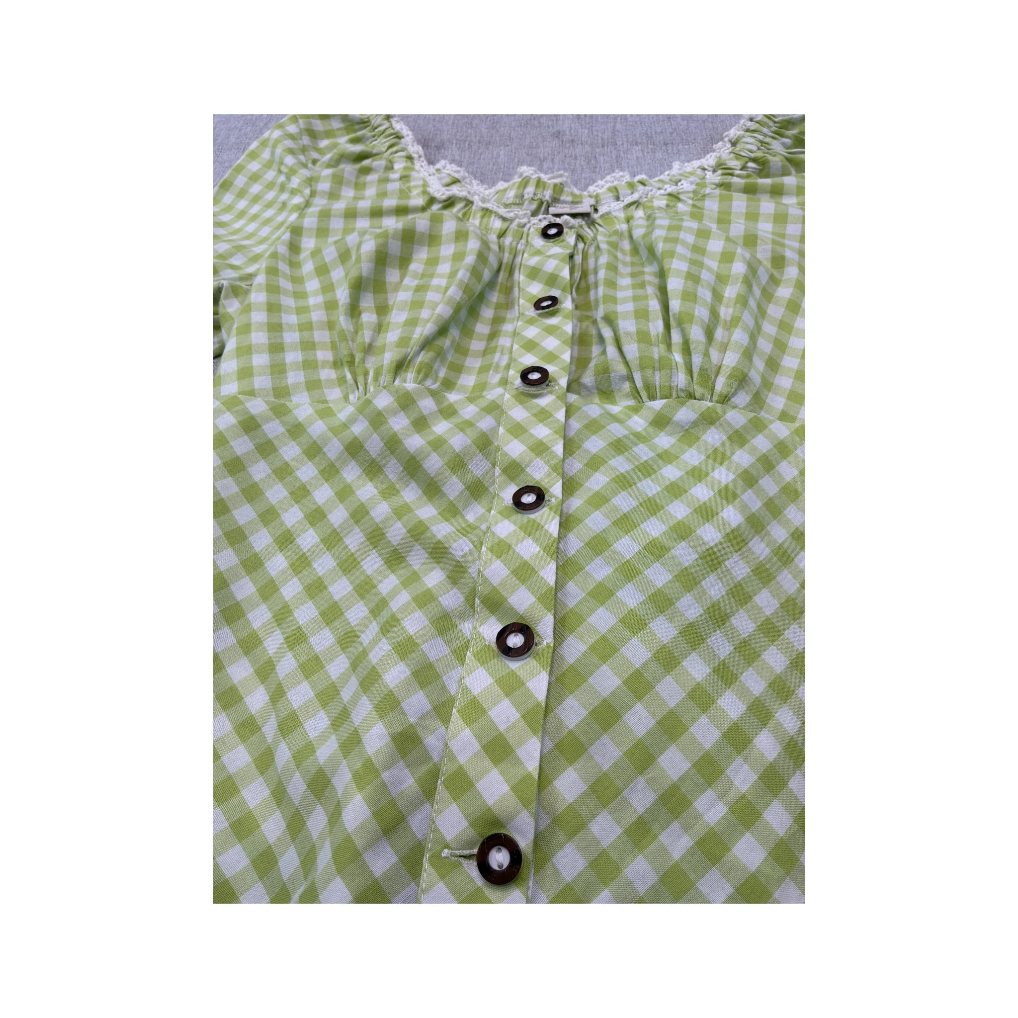 Blusa Camponesa Birkhahn Mode em xadrez Vichy com Acabamento em renda