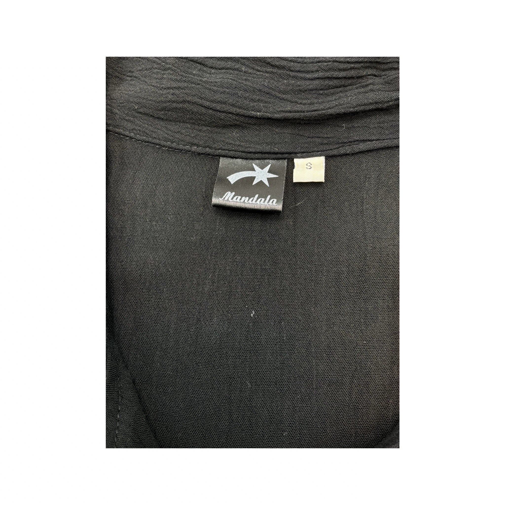 Blusa Mandala em Raiom preto de Manga curta com Botões à Frente