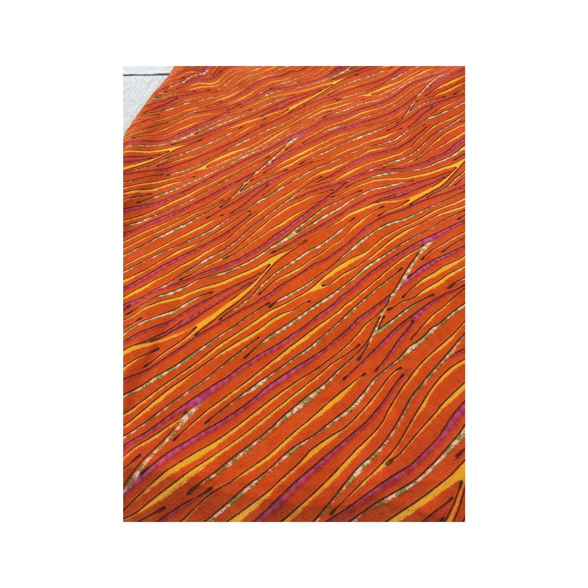 Saia Linha a Female laranja com estampado abstrato