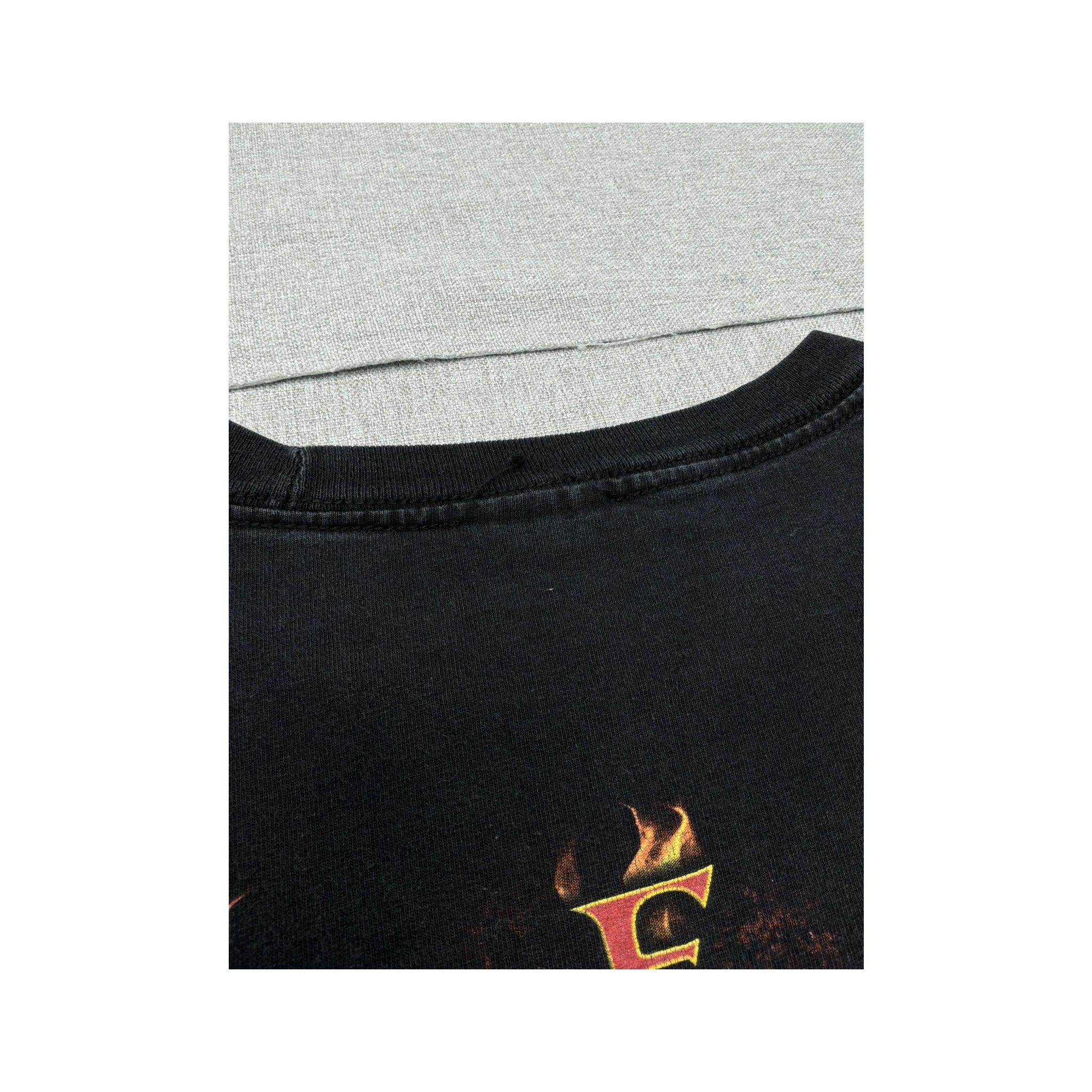 T-shirt de Banda Godsmack de Manga Comprida com Chamas na Manga