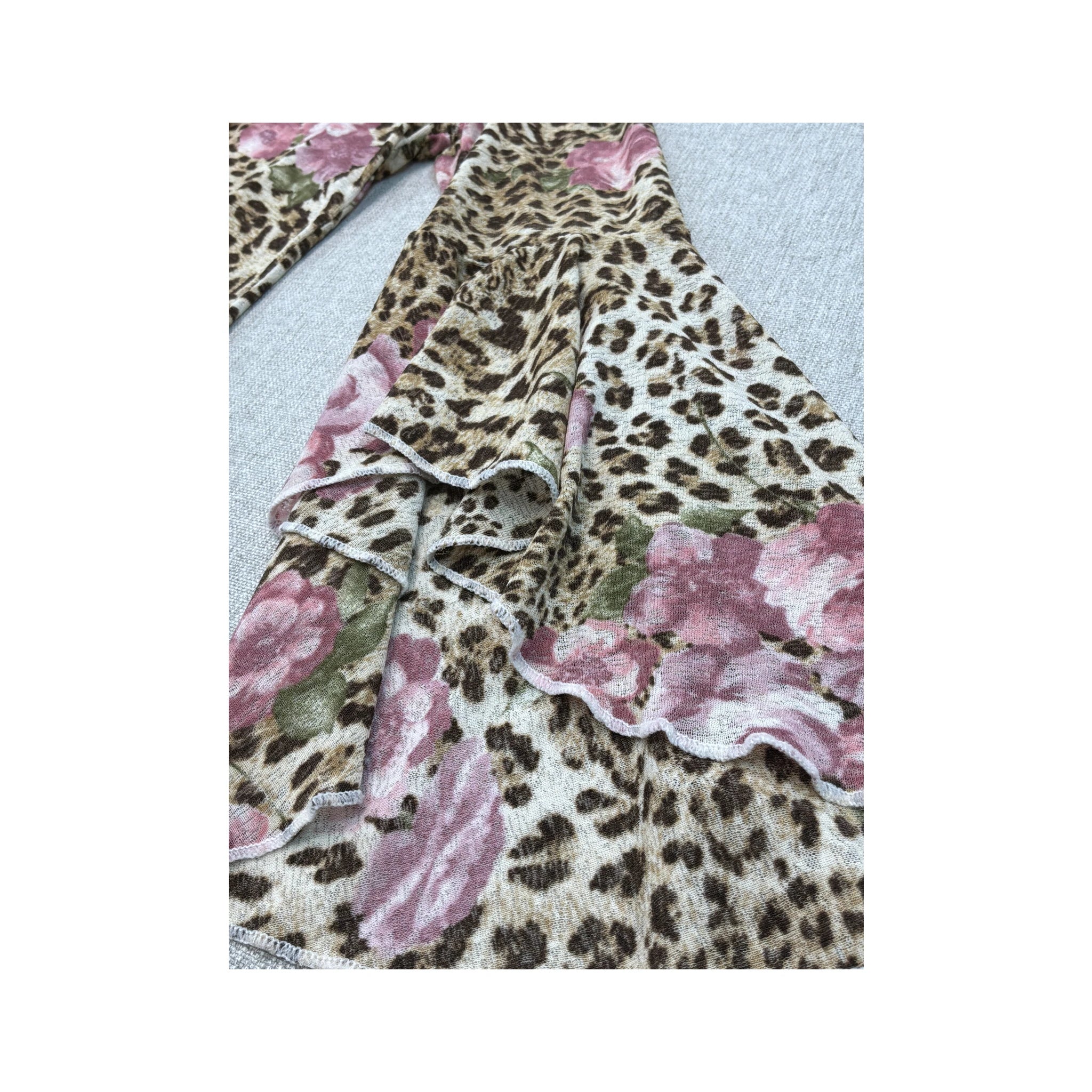 Blusa vintage de Manga de Sino com Folhos e estampado de Leopardo e rosas