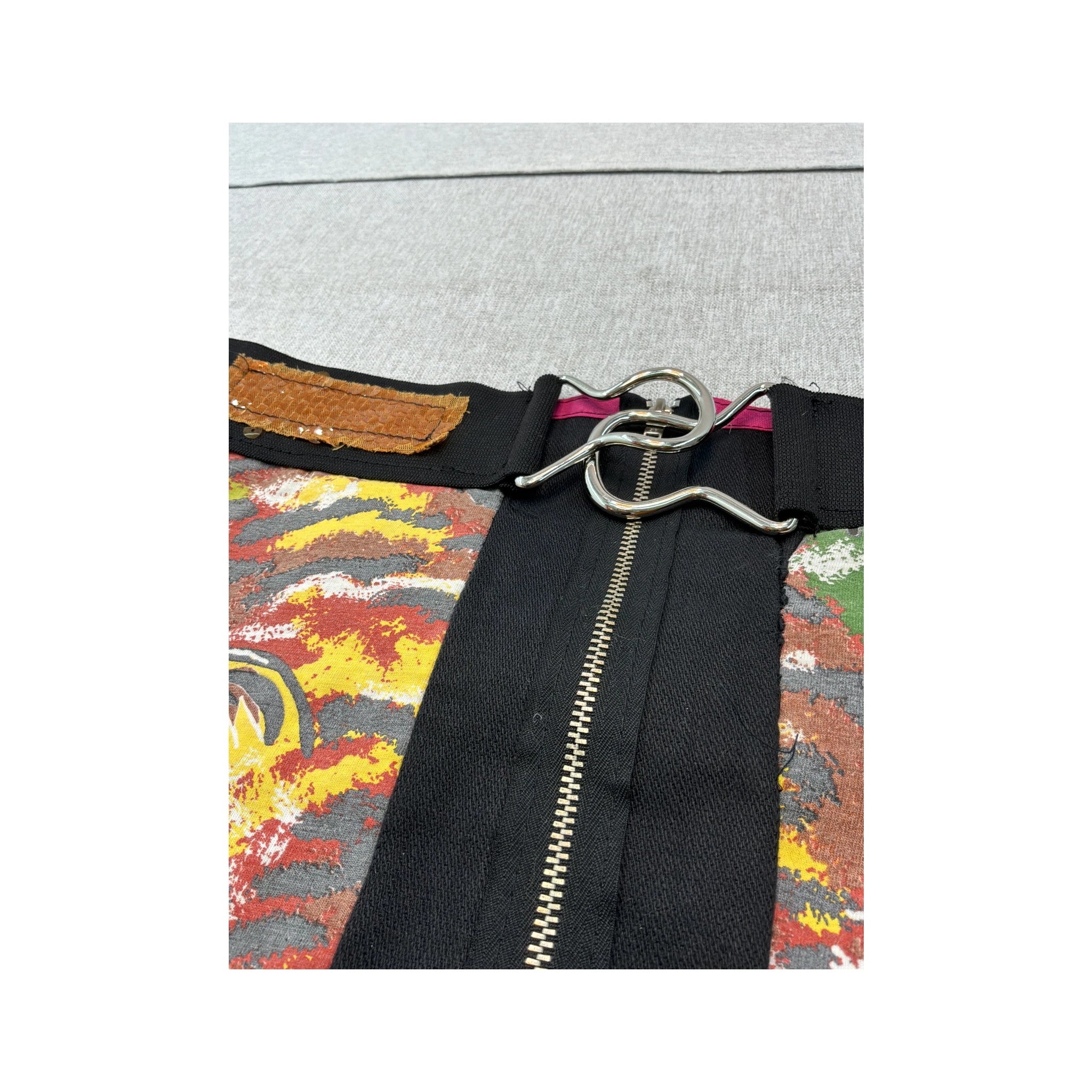 Mini saia CyBerg vintage com estampado de Tigre e Acabamento em Pelo