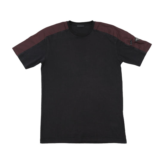 T-shirt Prada Utilitária com Ombro Contrastante